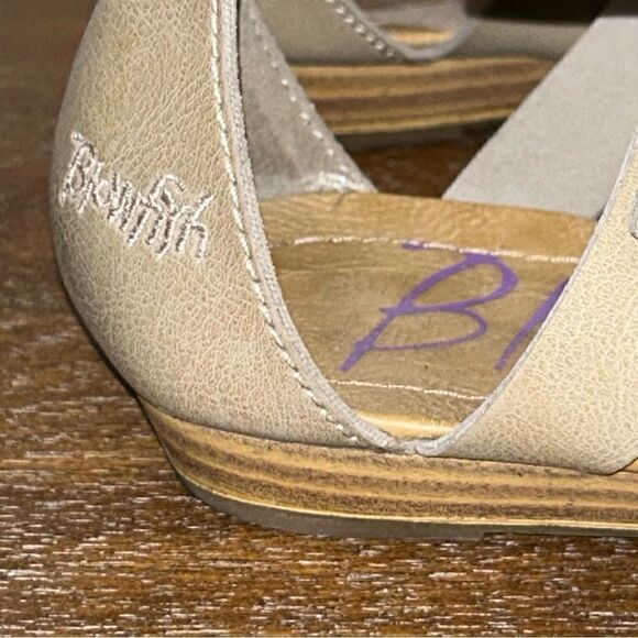 Blowfish Gladiator Buckle Snap Strap Sandal Shoes - Picture 3 of 11